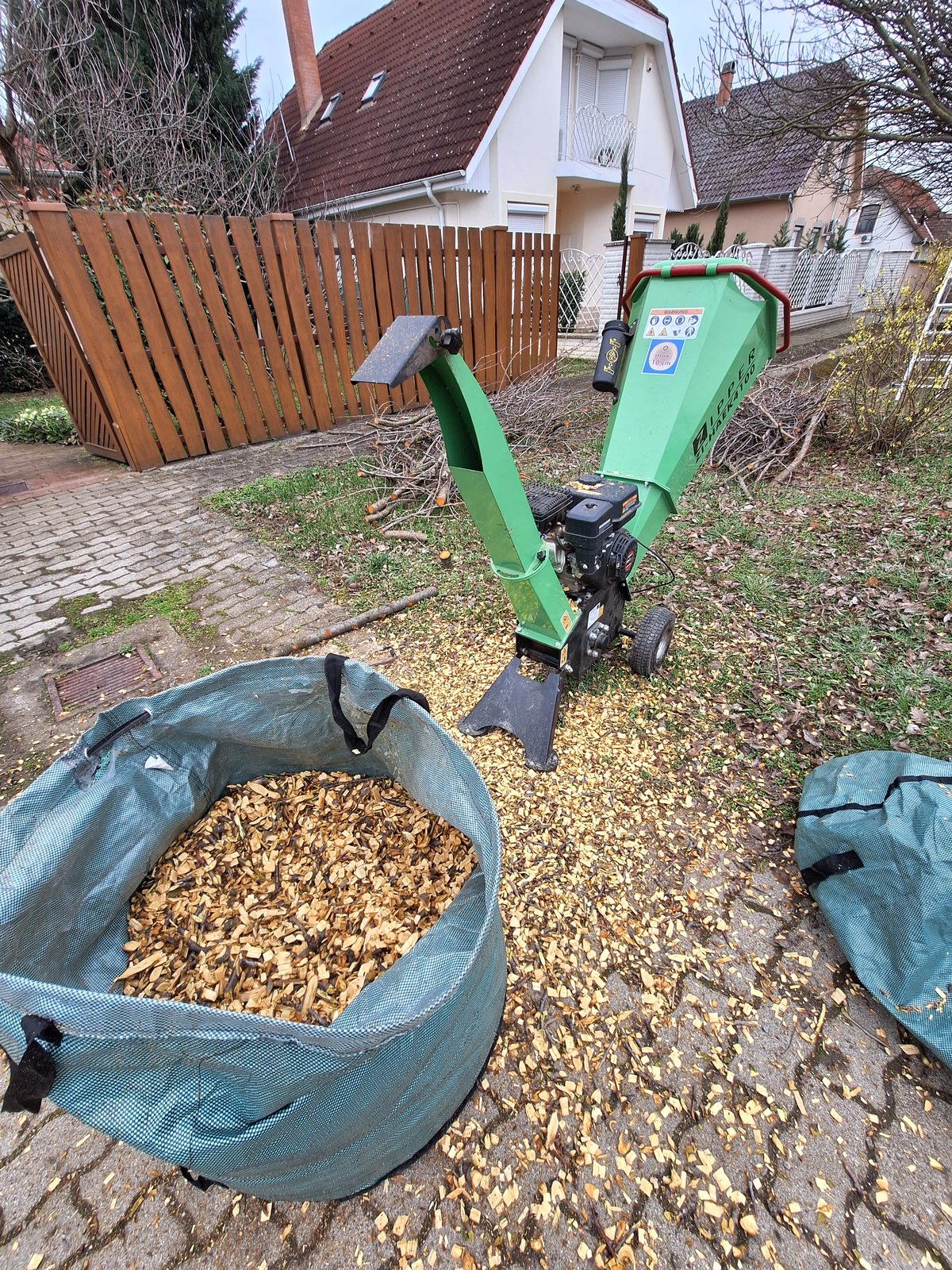 Zöldhulladék aprítása a helyszínen